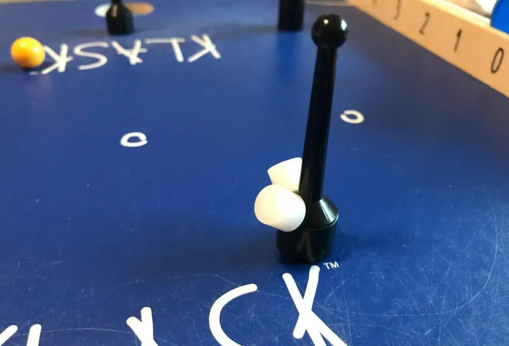 Klask gameplay image