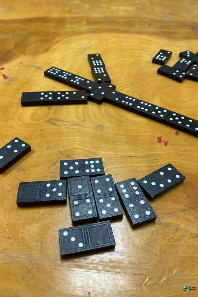 Dominoes Image